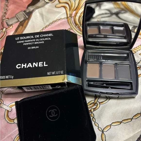 Brand New CHANEL Le Sourcil Eyebrow Compact in Black case - Picture 2 of 5